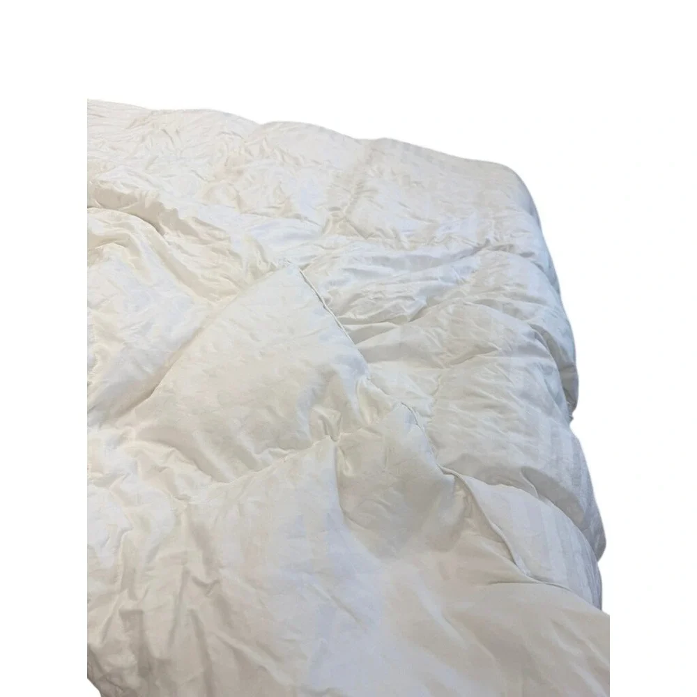 Hotel Grand White Damask Stripe Down Alternative Comforter Full Queen 84x88